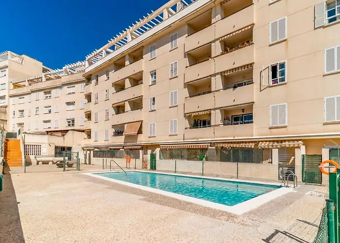 Awesome In Торремолинос